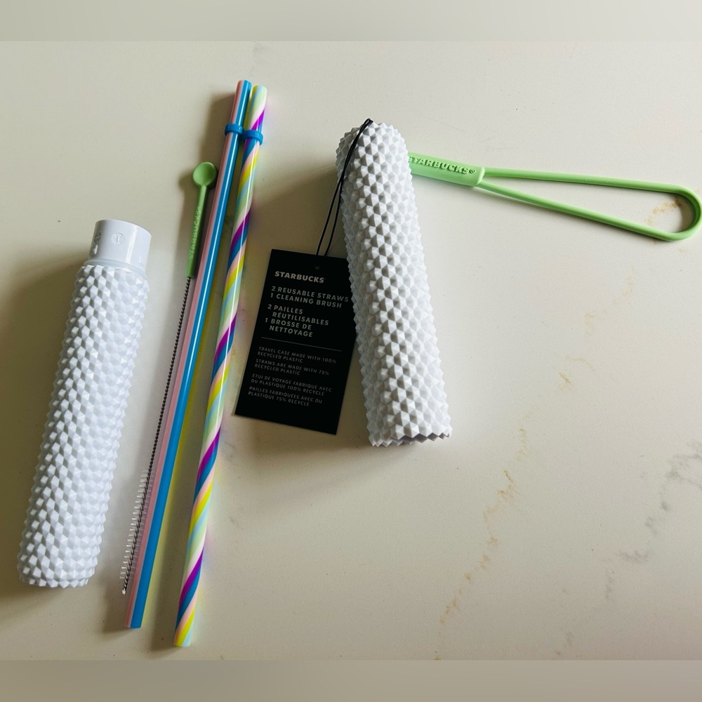 Starbucks travel case with 2 reusable straws and cleaning brush NWT